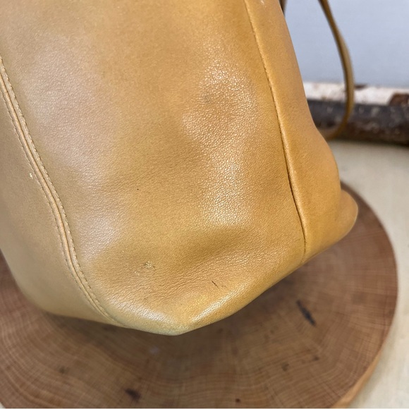 Vintage Coach 9077 Leather Tote – Camel / British Tan - Picture 16 of 16